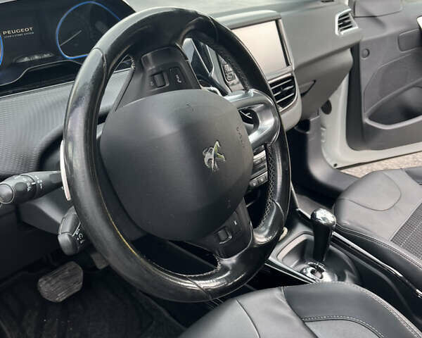 Белый Пежо 2008, объемом двигателя 1.6 л и пробегом 139 тыс. км за 9777 $, фото 15 на Automoto.ua