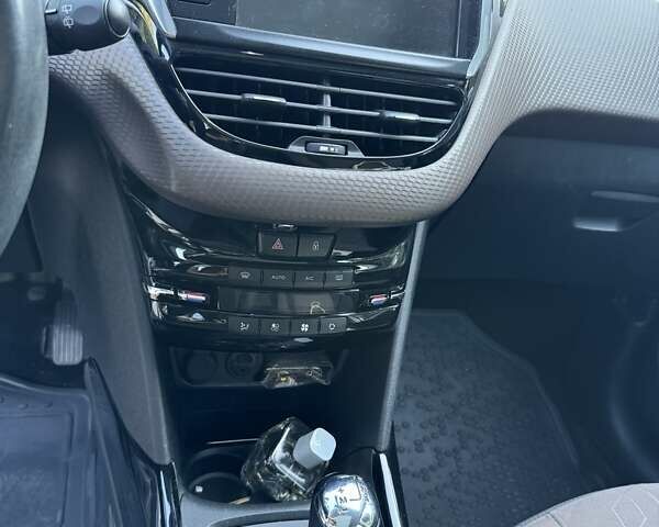 Белый Пежо 2008, объемом двигателя 1.2 л и пробегом 89 тыс. км за 10300 $, фото 10 на Automoto.ua