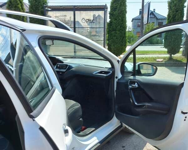 Білий Пежо 2008, об'ємом двигуна 1.56 л та пробігом 271 тис. км за 10240 $, фото 9 на Automoto.ua