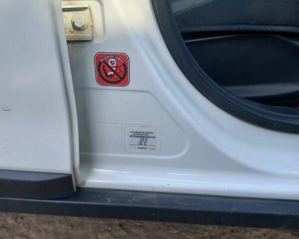 Білий Пежо 2008, об'ємом двигуна 1.56 л та пробігом 271 тис. км за 10240 $, фото 45 на Automoto.ua