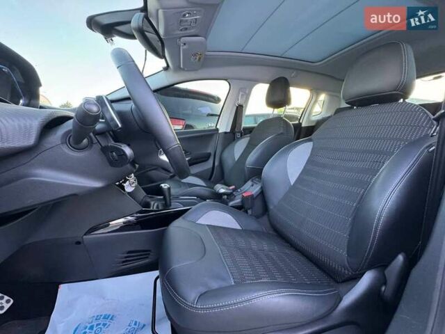 Пежо 2008 2015 в Киеве на Automoto.ua Белый Пежо 2008, объемом двигателя 1.6 л и пробегом 52 тыс. км за 12100 $, фото 15 на Automoto.ua