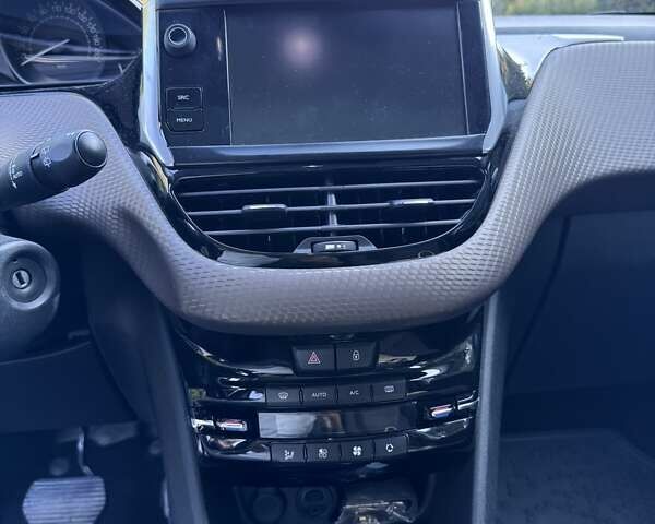 Белый Пежо 2008, объемом двигателя 1.2 л и пробегом 89 тыс. км за 10300 $, фото 17 на Automoto.ua