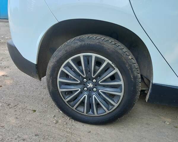 Білий Пежо 2008, об'ємом двигуна 1.56 л та пробігом 271 тис. км за 10240 $, фото 32 на Automoto.ua