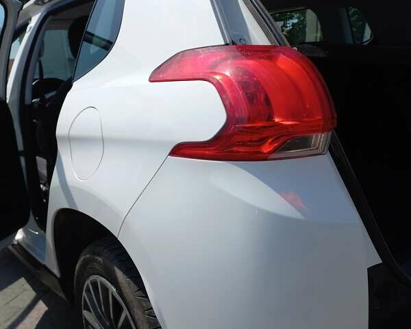 Білий Пежо 2008, об'ємом двигуна 1.56 л та пробігом 271 тис. км за 10240 $, фото 25 на Automoto.ua