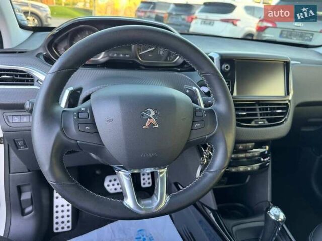 Пежо 2008 2015 в Киеве на Automoto.ua Белый Пежо 2008, объемом двигателя 1.6 л и пробегом 52 тыс. км за 12100 $, фото 9 на Automoto.ua