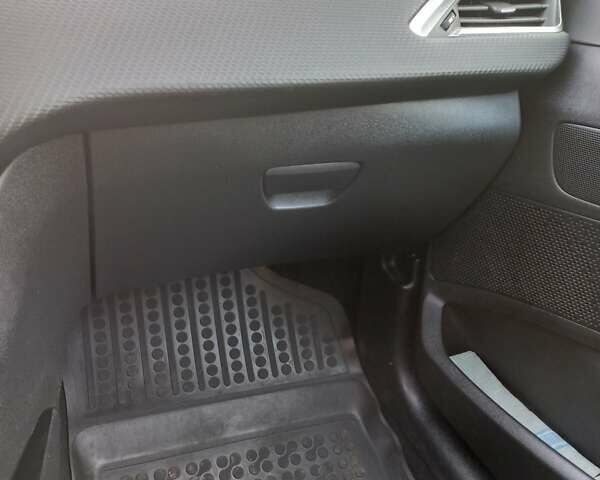 Білий Пежо 2008, об'ємом двигуна 1.56 л та пробігом 271 тис. км за 10240 $, фото 39 на Automoto.ua