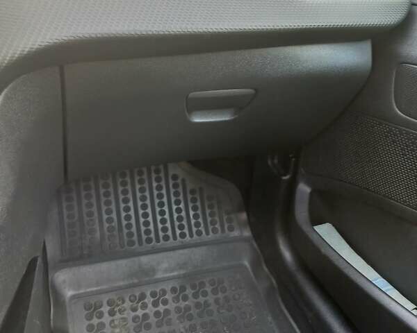 Білий Пежо 2008, об'ємом двигуна 1.56 л та пробігом 271 тис. км за 10240 $, фото 38 на Automoto.ua