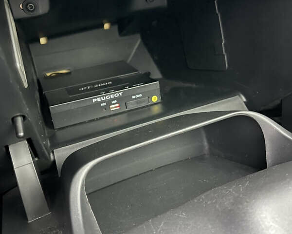 Белый Пежо 2008, объемом двигателя 1.6 л и пробегом 173 тыс. км за 11900 $, фото 38 на Automoto.ua