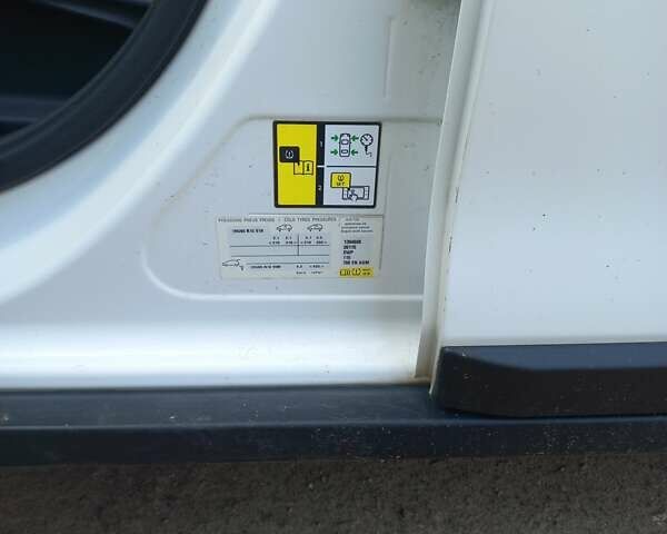 Білий Пежо 2008, об'ємом двигуна 1.56 л та пробігом 271 тис. км за 10240 $, фото 46 на Automoto.ua