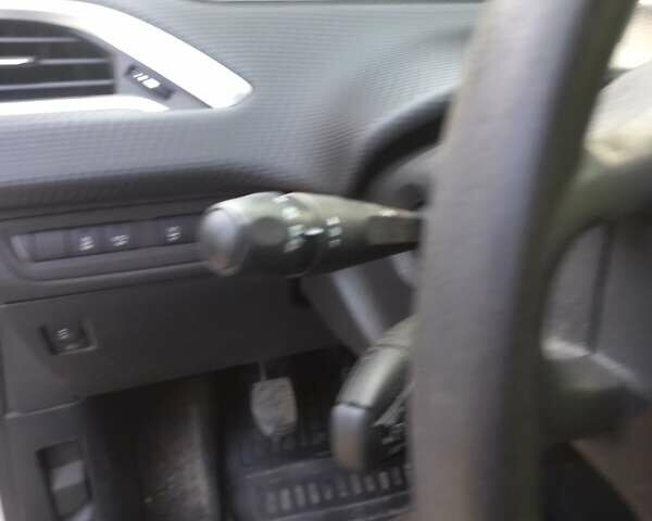 Білий Пежо 2008, об'ємом двигуна 1.56 л та пробігом 271 тис. км за 10240 $, фото 44 на Automoto.ua