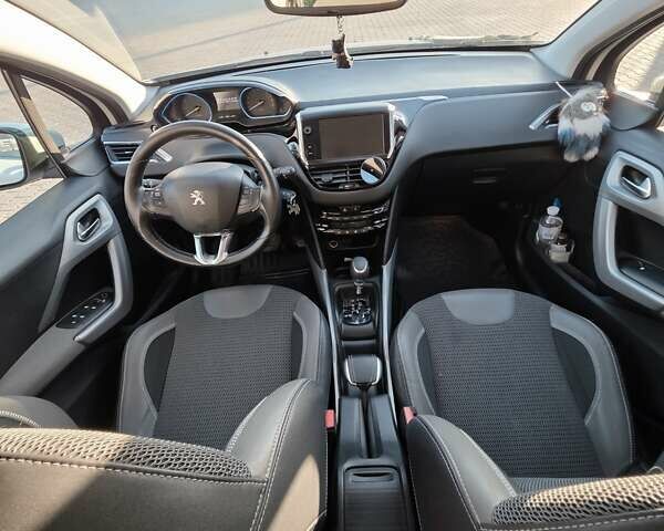 Білий Пежо 2008, об'ємом двигуна 1.2 л та пробігом 95 тис. км за 12500 $, фото 5 на Automoto.ua