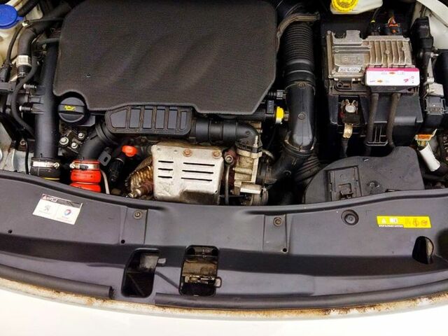 Пежо 2008 2016 у Житомирі на Automoto.ua Білий Пежо 2008, об'ємом двигуна 1.2 л та пробігом 96 тис. км за 11200 $, фото 10 на Automoto.ua