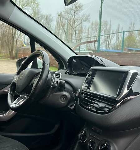 Білий Пежо 2008, об'ємом двигуна 1.2 л та пробігом 202 тис. км за 8500 $, фото 7 на Automoto.ua