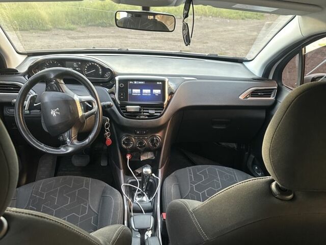 Пежо 2008 2016 у Києві на Automoto.ua Білий Пежо 2008, об'ємом двигуна 1.2 л та пробігом 180 тис. км за 6500 $, фото 6 на Automoto.ua