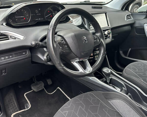Белый Пежо 2008, объемом двигателя 1.2 л и пробегом 108 тыс. км за 11200 $, фото 8 на Automoto.ua