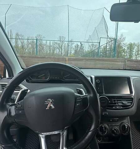 Білий Пежо 2008, об'ємом двигуна 1.2 л та пробігом 202 тис. км за 8500 $, фото 5 на Automoto.ua