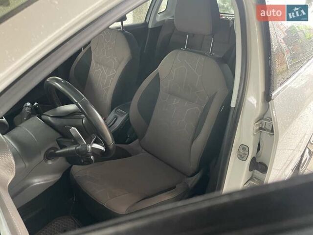 Білий Пежо 2008, об'ємом двигуна 1.2 л та пробігом 177 тис. км за 8750 $, фото 1 на Automoto.ua