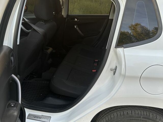 Пежо 2008 2016 у Києві на Automoto.ua Білий Пежо 2008, об'ємом двигуна 1.2 л та пробігом 180 тис. км за 6500 $, фото 4 на Automoto.ua