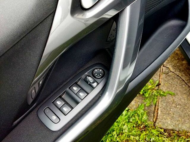 Пежо 2008 2016 у Житомирі на Automoto.ua Білий Пежо 2008, об'ємом двигуна 1.2 л та пробігом 96 тис. км за 11200 $, фото 9 на Automoto.ua