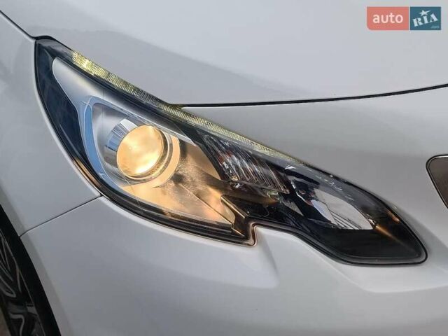 Белый Пежо 2008, объемом двигателя 1.2 л и пробегом 79 тыс. км за 11990 $, фото 1 на Automoto.ua