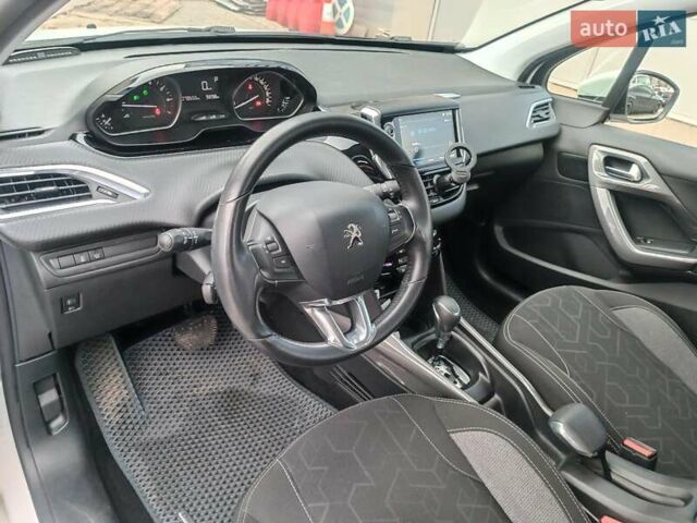 Белый Пежо 2008, объемом двигателя 1.2 л и пробегом 79 тыс. км за 11990 $, фото 19 на Automoto.ua