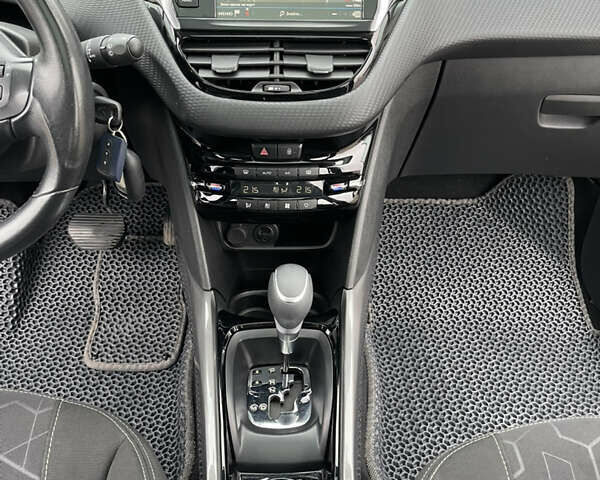 Білий Пежо 2008, об'ємом двигуна 1.2 л та пробігом 90 тис. км за 11299 $, фото 19 на Automoto.ua