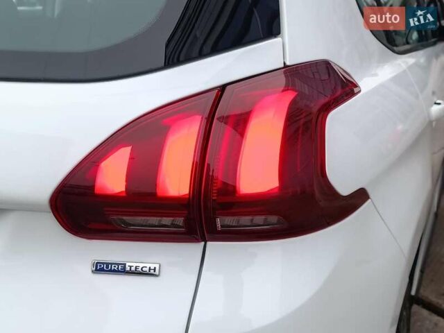 Белый Пежо 2008, объемом двигателя 1.2 л и пробегом 79 тыс. км за 11990 $, фото 7 на Automoto.ua