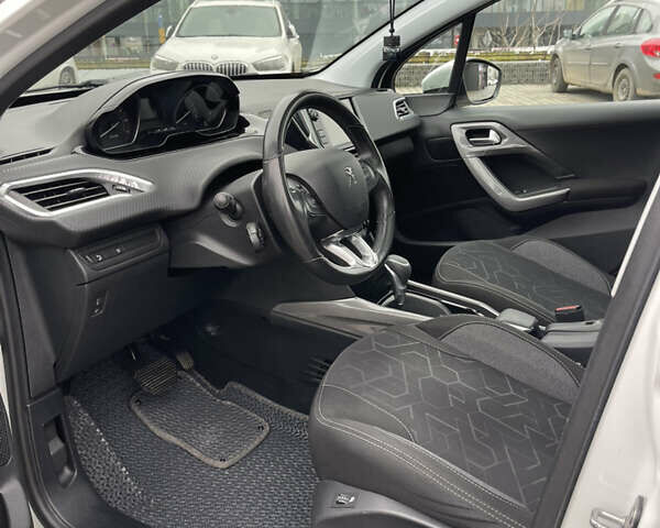 Білий Пежо 2008, об'ємом двигуна 1.2 л та пробігом 90 тис. км за 11299 $, фото 11 на Automoto.ua