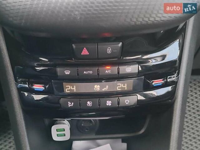 Белый Пежо 2008, объемом двигателя 1.2 л и пробегом 79 тыс. км за 11990 $, фото 26 на Automoto.ua