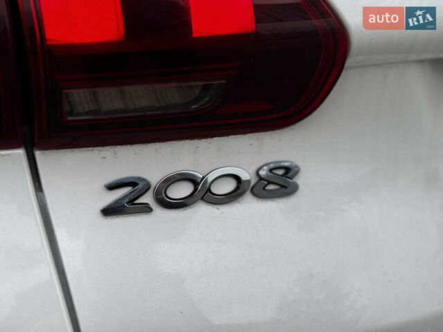 Пежо 2008 2017 в Киеве на Automoto.ua Белый Пежо 2008, объемом двигателя 1.2 л и пробегом 83 тыс. км за 11600 $, фото 11 на Automoto.ua
