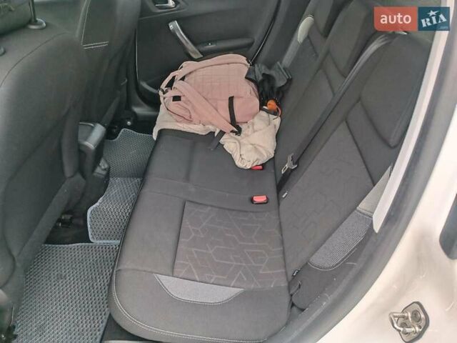 Белый Пежо 2008, объемом двигателя 1.2 л и пробегом 79 тыс. км за 11990 $, фото 12 на Automoto.ua