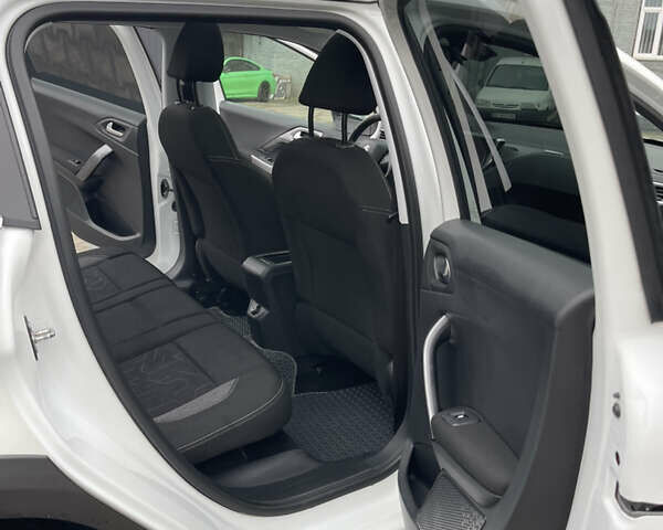 Білий Пежо 2008, об'ємом двигуна 1.2 л та пробігом 90 тис. км за 11299 $, фото 14 на Automoto.ua