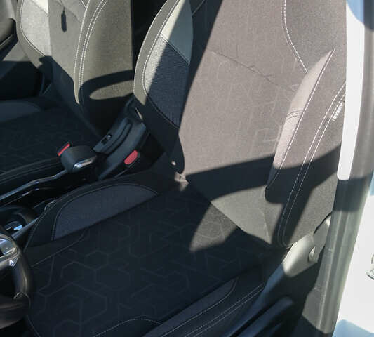 Пежо 2008 2017 у Львові на Automoto.ua Білий Пежо 2008, об'ємом двигуна 1.2 л та пробігом 89 тис. км за 11300 $, фото 17 на Automoto.ua