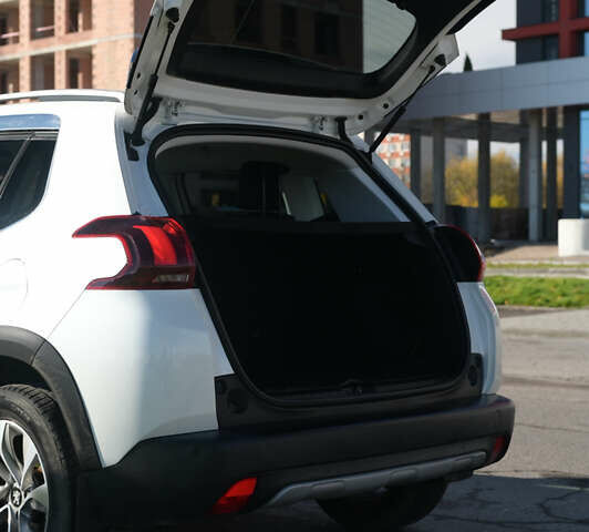 Пежо 2008 2017 у Львові на Automoto.ua Білий Пежо 2008, об'ємом двигуна 1.2 л та пробігом 89 тис. км за 11300 $, фото 9 на Automoto.ua