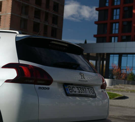 Пежо 2008 2017 у Львові на Automoto.ua Білий Пежо 2008, об'ємом двигуна 1.2 л та пробігом 89 тис. км за 11300 $, фото 8 на Automoto.ua