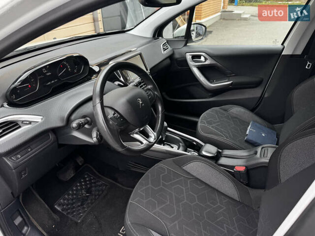 Пежо 2008 2017 в Киеве на Automoto.ua Белый Пежо 2008, объемом двигателя 1.2 л и пробегом 83 тыс. км за 11600 $, фото 25 на Automoto.ua