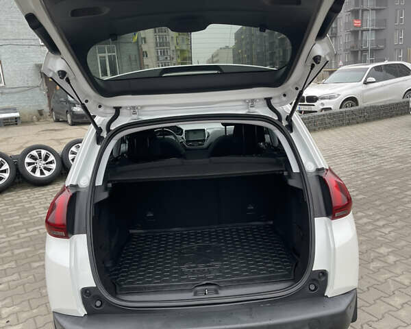 Білий Пежо 2008, об'ємом двигуна 1.2 л та пробігом 90 тис. км за 11299 $, фото 8 на Automoto.ua