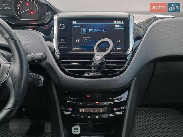 Белый Пежо 2008, объемом двигателя 1.2 л и пробегом 79 тыс. км за 11990 $, фото 17 на Automoto.ua