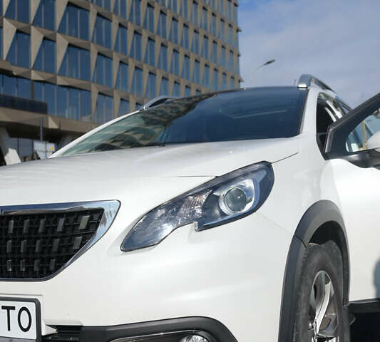 Пежо 2008 2017 у Львові на Automoto.ua Білий Пежо 2008, об'ємом двигуна 1.2 л та пробігом 89 тис. км за 11300 $, фото 4 на Automoto.ua