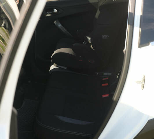 Пежо 2008 2017 у Львові на Automoto.ua Білий Пежо 2008, об'ємом двигуна 1.2 л та пробігом 89 тис. км за 11300 $, фото 16 на Automoto.ua