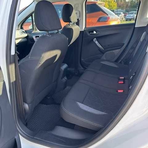 Белый Пежо 2008, объемом двигателя 1.2 л и пробегом 75 тыс. км за 10953 $, фото 5 на Automoto.ua