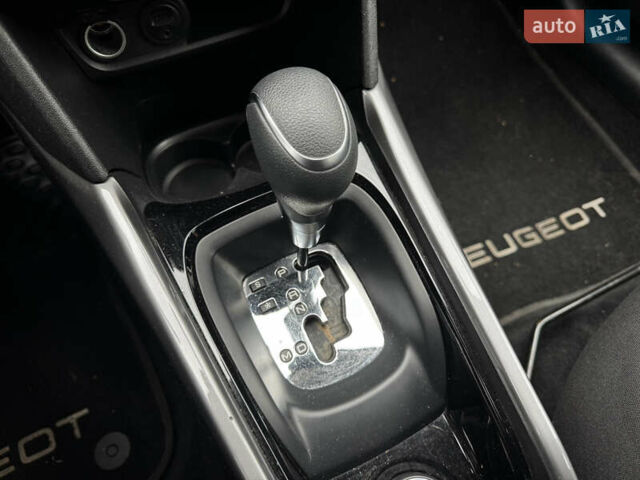 Пежо 2008 2017 в Киеве на Automoto.ua Белый Пежо 2008, объемом двигателя 1.2 л и пробегом 83 тыс. км за 11600 $, фото 28 на Automoto.ua
