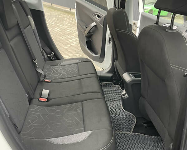 Білий Пежо 2008, об'ємом двигуна 1.2 л та пробігом 90 тис. км за 11299 $, фото 15 на Automoto.ua