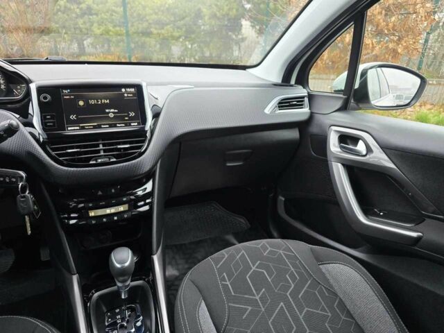 Белый Пежо 2008, объемом двигателя 1.2 л и пробегом 64 тыс. км за 11499 $, фото 17 на Automoto.ua