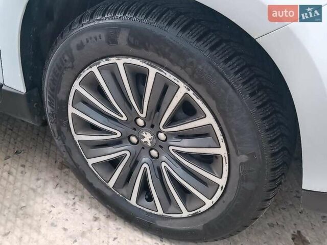 Белый Пежо 2008, объемом двигателя 1.2 л и пробегом 79 тыс. км за 11990 $, фото 5 на Automoto.ua