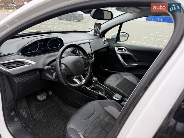 Белый Пежо 2008, объемом двигателя 1.2 л и пробегом 67 тыс. км за 14300 $, фото 9 на Automoto.ua