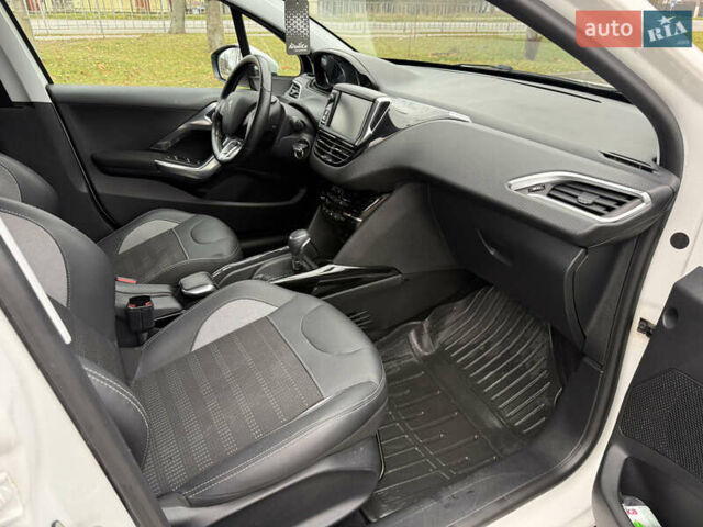 Белый Пежо 2008, объемом двигателя 1.2 л и пробегом 67 тыс. км за 14300 $, фото 7 на Automoto.ua