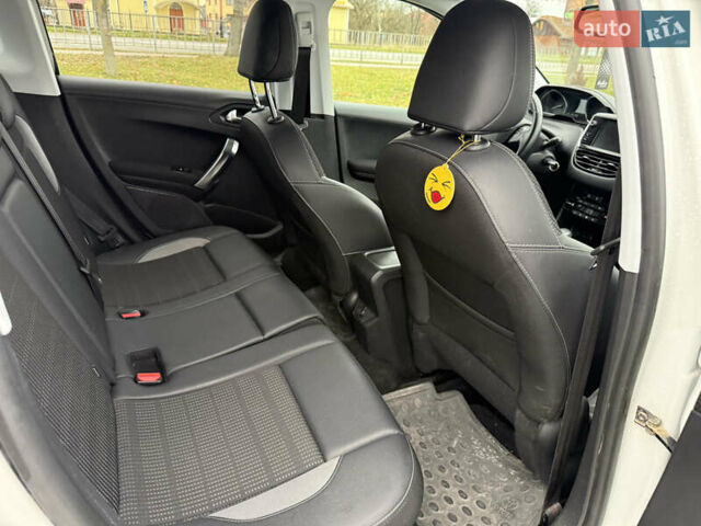 Белый Пежо 2008, объемом двигателя 1.2 л и пробегом 67 тыс. км за 14300 $, фото 6 на Automoto.ua