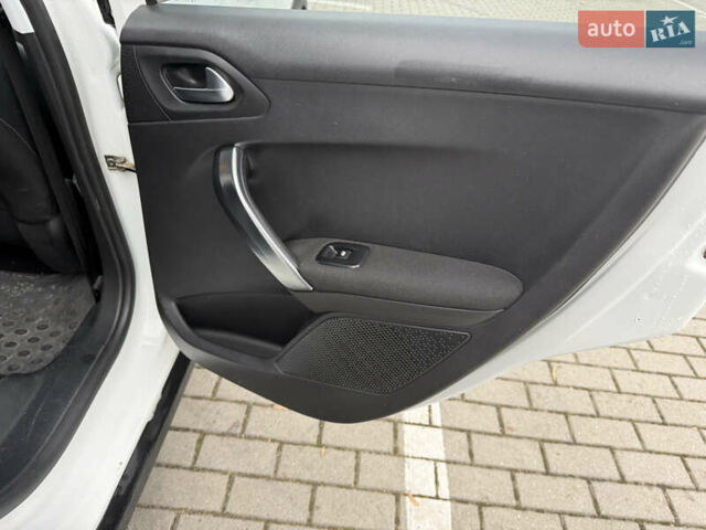 Белый Пежо 2008, объемом двигателя 1.2 л и пробегом 67 тыс. км за 14300 $, фото 4 на Automoto.ua