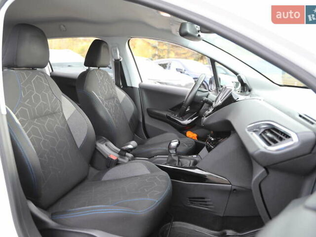 Белый Пежо 2008, объемом двигателя 1.2 л и пробегом 69 тыс. км за 11500 $, фото 9 на Automoto.ua